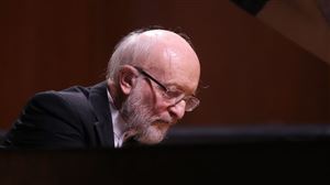 Играет Алексей Любимов