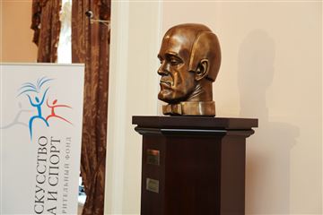 Церемония открытия в фойе Большого зала консерватории бюста Святослава Рихтера