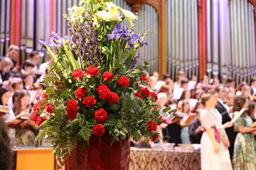 Церемония вручения дипломов, фуршет и концерт выпускников 2014 года