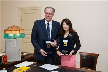 Подписание договоров с Сеульским киберуниверситетом и фондом «Син Иль»
