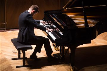 Андрей Гугнин (фортепиано)