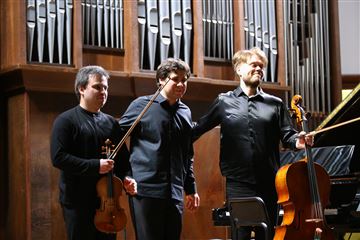 «Страна глухих»