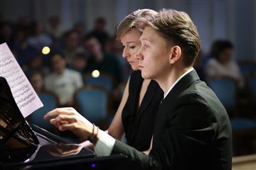 Наиль Мавлюдов, Елена Тарасова (фортепиано)
