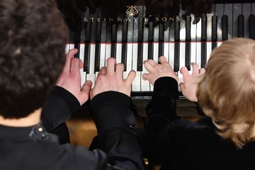 Праздничный концерт. Фортепиано от двух до восьми рук