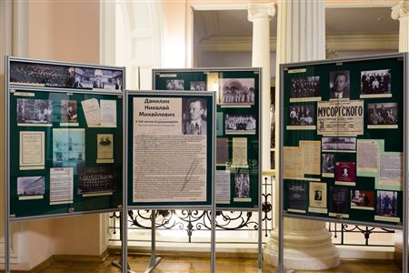 Выставка Н.М. Данилина в фойе БЗК