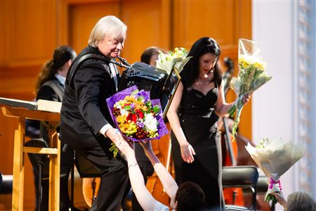 <i>Born by Russia</i>