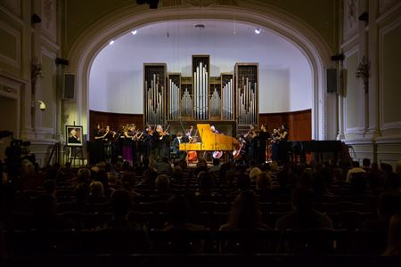 Alexander Vinnitsky (violin) and Chamber Orchestra <i>Veritas</i>