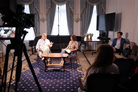 <i>To Be An Opera Singer</i>