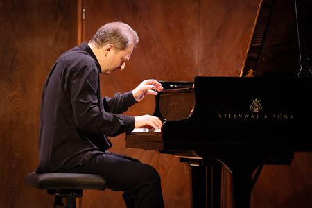 Юрий Мартынов (фортепиано)