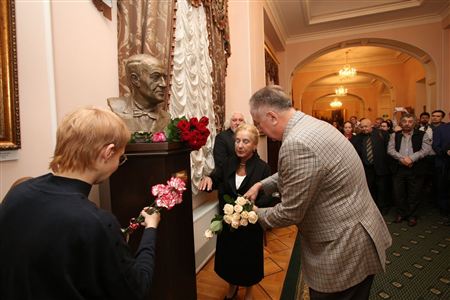 Передача в дар Консерватории бюста Рудольфа Баршая