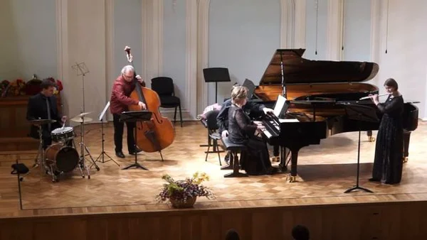C. Bolling. Suite for flute and piano (version for jazz trio and flute). Parts V, I.