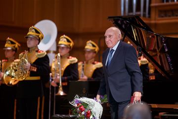 К 90-летию В. Е. Захарова