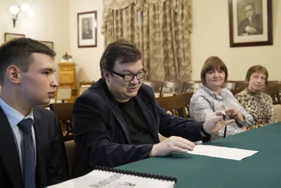 В дар А.С. Соколову передали возрожденную партитуру увертюры «Яр-Хмель» М.М. Ипполитова-Иванова 