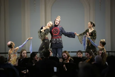Ратмир — Марина Ярская (в центре) и танцевальный ансамбль в составе (слева направо): Венера Хабибулина, Анастасия Кутковая, Дария Гавдуш,  Леся Сулыма