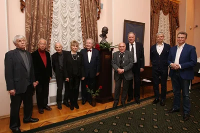 На торжественной церемонии передачи в дар бюста Льва Оборина. 
