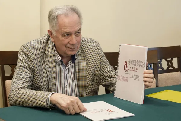 В дар А.С.Соколову передали возрожденную партитуру увертюры «Яр-Хмель» М.М. Ипполитова-Иванова 