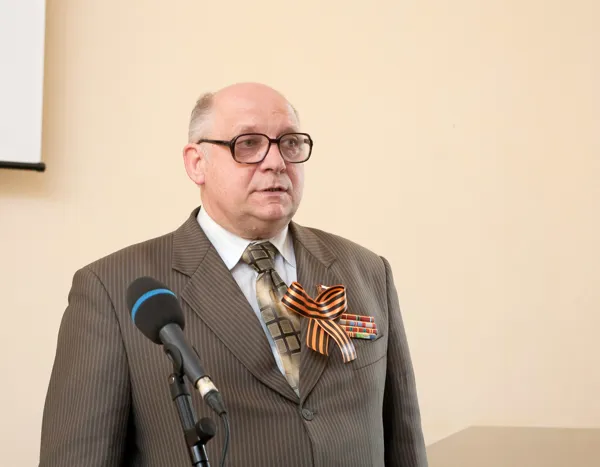 Ветеранов приветствует Андриенко Василий Николаевич - депутат муниципального Собрания Пресненского района, председатель Совета ветеранов Пресненского района