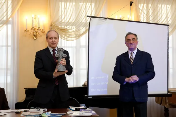 Выступает доктор Божедар Митрович (Сербия)