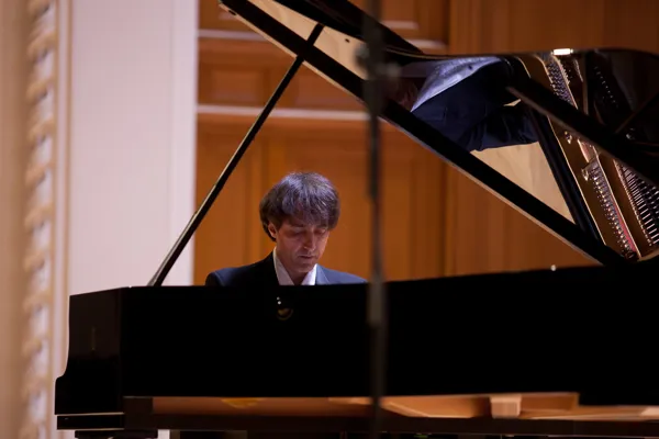 Л. ван Бетховен. Соната №14 соч. 27/II. Исполняет Жан-Эффлам Бавузе (фортепиано), Франция.
