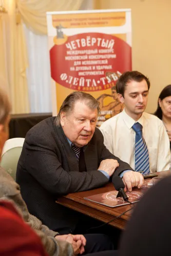 Круглый стол IV Международного конкурса Московской консерватории для исполнителей на духовых и ударных инструментах. Выступает председатель жюри по специальности «туба» Владислав Германович Агафонников (Российская Федерация).