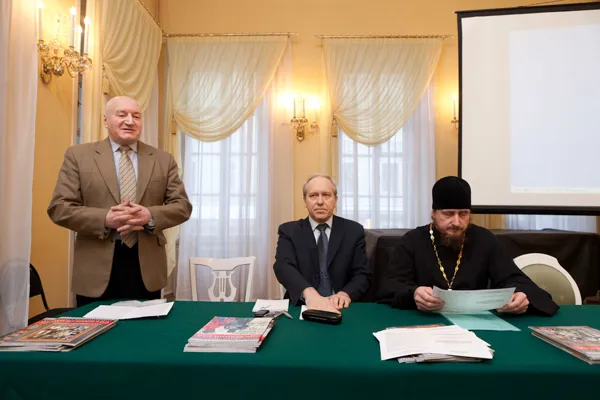 Выступает председатель правления «Содружества православных деятелей культуры, науки и образования» Юрий Алексеевич Серов.