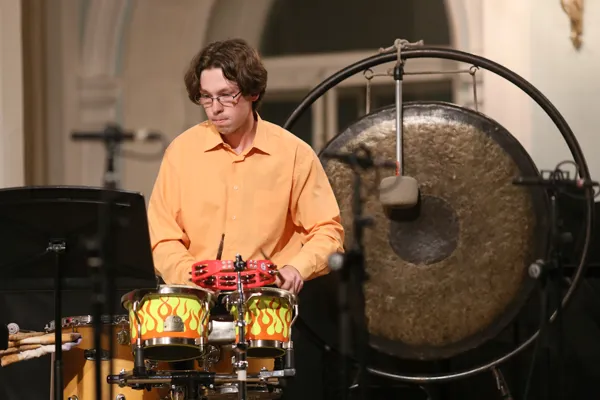 Выступает ансамбль ударных инструментов «Gnesin Percussion Group».