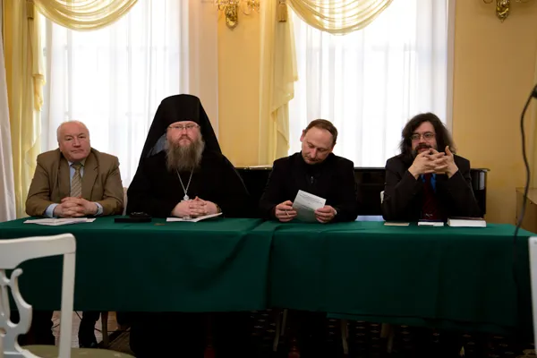 Доцент Московской консерватории, кандидат искусствоведения Роман Александрович Насонов выступает с докладом «Переводы духовных произведений Иоганна Себастьяна Баха на русский язык — вклад в сокровищницу православного христианства».