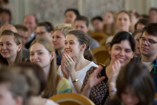 В Рахманиновском зале прошел День открытых дверей кафедры хорового дирижирования Московской консерватории с участием хора студентов Уэстмонтского колледжа (Westmont College), США.