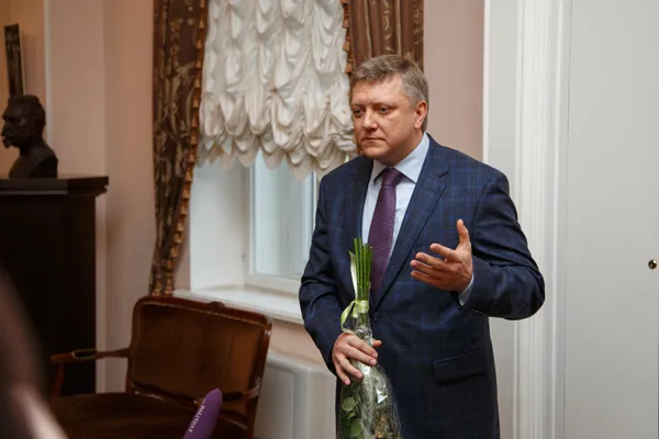 Выступает заместитель председателя комитета Госдумы по конституционному законодательству и государственному строительству Дмитрий Федорович Вяткин.