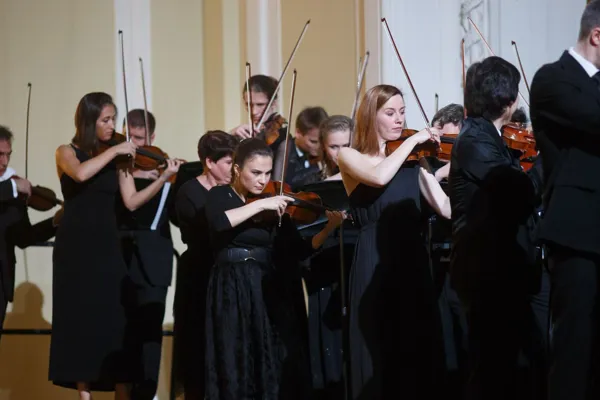 Оркестр MusicAeterna и Теодор Курентзис в Большом зале консерватории.