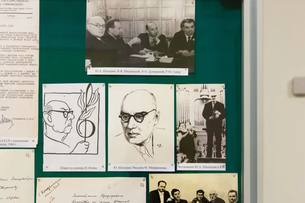 В фойе I учебного корпуса открылась выставка документов и фотографий Архива Московской консерватории к юбилею композитора, педагога, общественного деятеля Юрия Александровича Шапорина.