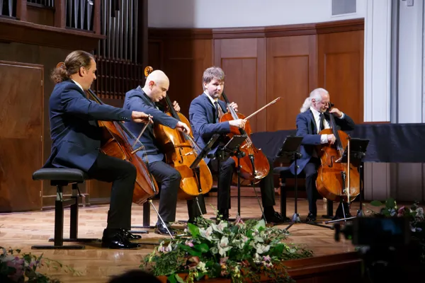 IX Международный виолончельный фестиваль «Vivacello». «Rastrelli Cello Quartet» в составе: Кирилл Кравцов (виолончель, художественный руководитель), Михаил Дегтярёв (виолончель), Кирилл Тимофеев (виолончель), Сергей Драбкин (виолончель, автор аранжировок).