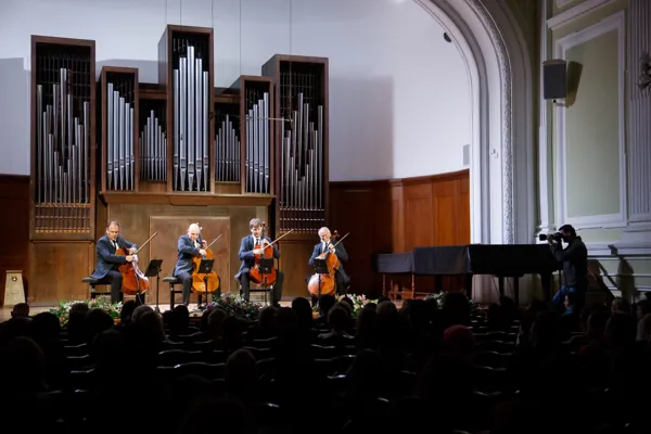 IX Международный виолончельный фестиваль «Vivacello». «Rastrelli Cello Quartet» в составе: Кирилл Кравцов (виолончель, художественный руководитель), Михаил Дегтярёв (виолончель), Кирилл Тимофеев (виолончель), Сергей Драбкин (виолончель, автор аранжировок).