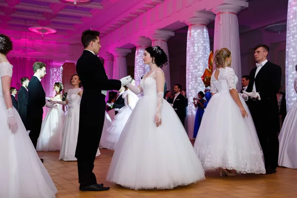Полонез дебютантов VI Весеннего бала Московской консерватории.