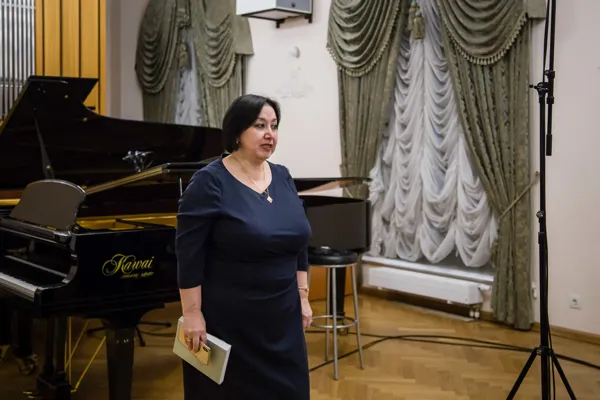 Вступительное слово: кандидат искусствоведения Лола Рауфовна Джуманова