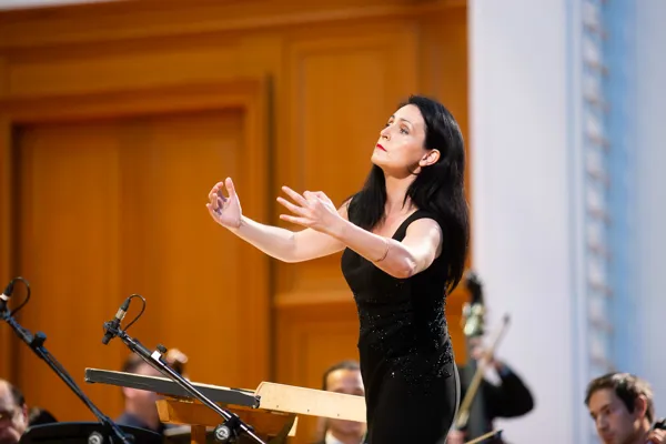 Дирижёр — Анна Гулишамбарова