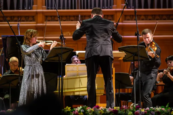 Шнитке. Concerto grosso №1. Справа налево: Елена Ревич (скрипка), Александр Соловьёв (дирижёр), Станислав Малышев (скрипка)