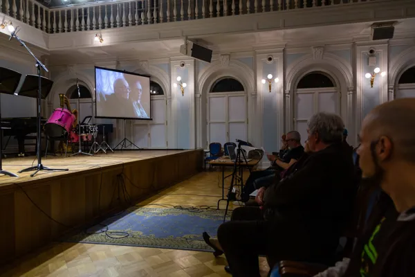 Демонстрация документального фильма о творчестве Джорджа Крама для гостей фестиваля