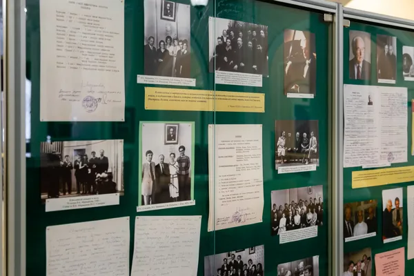 Выставка в фойе партера Большого зала, подготовленная Архивом Московской консерватории