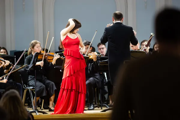 Ж. Бизе. Сегидилья из оперы «Кармен». Исполняет «Leggiero orchestra», художественный руководитель и главный дирижёр — Джереми Уолкер. Солистка Светлана Злобина (меццо-сопрано)