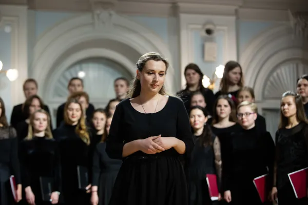 Симонова Юлия (класс Заслуженной артистки РФ, доцента А.К. Куликовой)