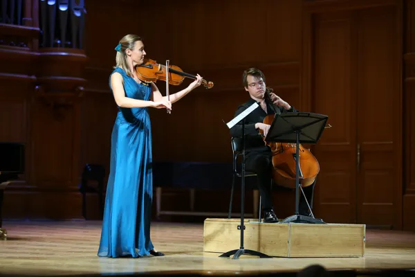 Дуэт для альта и виолончели (Дуэт с двумя обязательными парами очков) ми-бемоль мажор, WoO 32. Исполняет дуэт в составе: Дарья Филиппенко, Василий Степанов