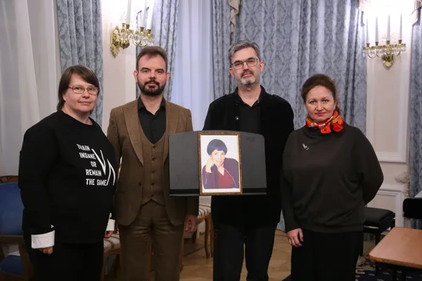 Слева направо: преподаватель кафедры теории музыки, кандидат искусствоведения Марина Владиславовна Воинова; преподаватель Колледжа музыкально-театрального искусства имени Г.П. Вишневской Андрей Максимович Рябуха; и.о. декана Факультет исторического и современного исполнительского искусства, профессор Михаил Эмильевич Дубов; старший научный сотрудник РНММ, доцент кафедры истории и теории музыки Института современного искусства Ирина Викторовна Новичкова 