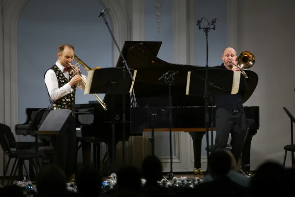 М. Дэвис. «Trombone Institute of Technology» для двух тромбонов. Исполняют Михаил Оленев (тромбон), Дмитрий Шаров (тромбон)
