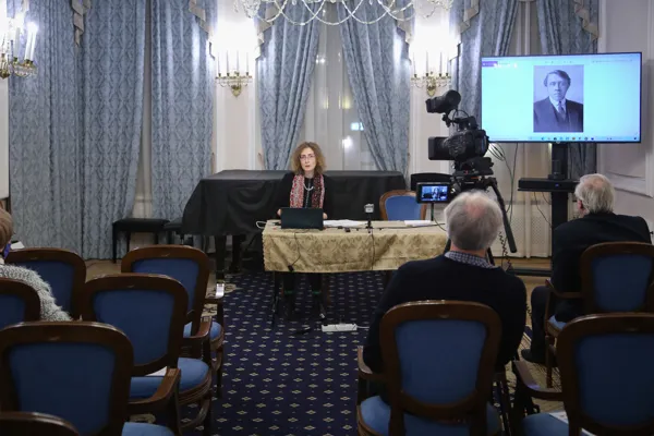 Профессор Евгения Давидовна Кривицкая читает доклад на тему «Андре Капле. "В тени Дебюсси"»