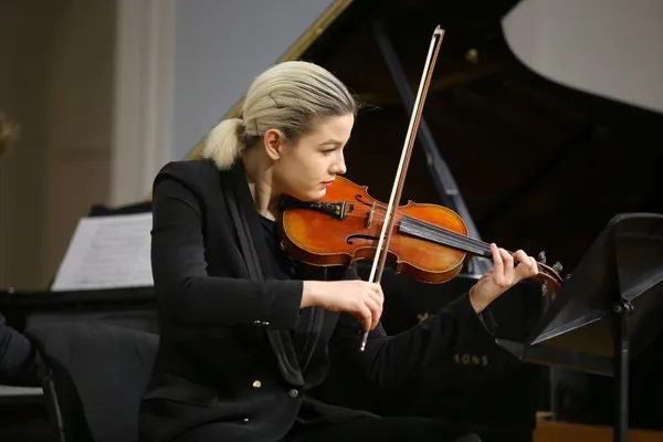 Арина Зеленина (скрипка)