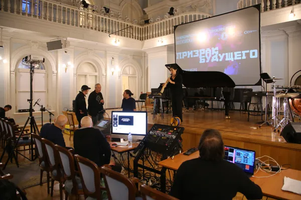 Репетирует Collectif LiSiLog (Франция)