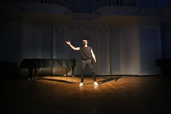 Collectif LiSiLog (Франция). На сцене репетирует Сэн-Фу Се, перкуссия