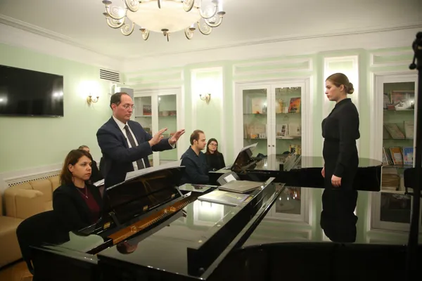 На мастер-классе Александра Соловьёва по хоровому дирижированию. Третий учебный корпус имени С.В. Рахманинова, класс хорового дирижирования им. Б.Г. Тевлина, № 307