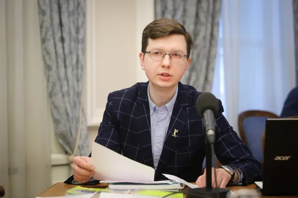 Куратор концерта «Musica sacra nova. Духовная музыка Второго авангарда», преподаватель кафедры хорового дирижирования Сергей Сергеевич Терентьев рассуждает о поэтике духовных песнопений Н. Каретникова: из опыта текстологического анализа